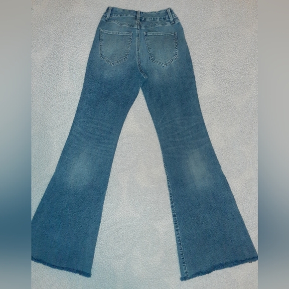 Women's Express Mid Rise 70s Flare Jeans - Picture 2 of 5